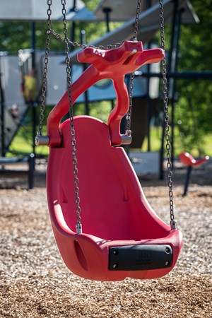 Molded Bucket Seat (2-5 yrs) w/Harness and w/Chains